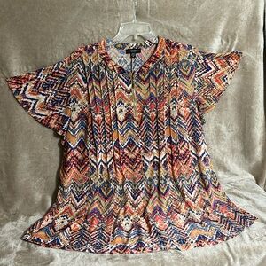 Cocomo Woman top  3X. Multi color sw pattern. Zip front, flutter sleeve, pintuck